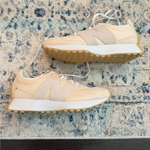 New Balance 327 Gum Cream Sneakers - Picture 10 of 11